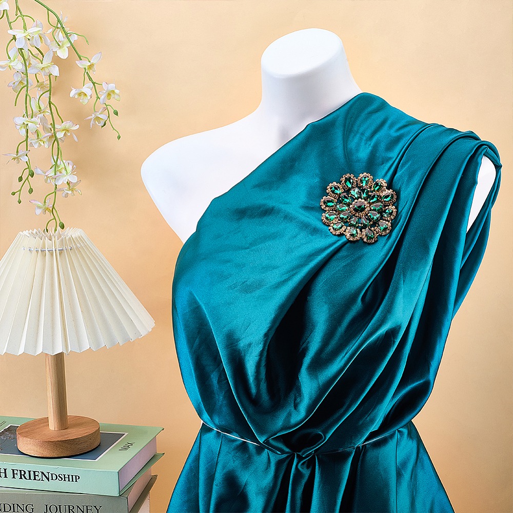 Aplique de Flor Redonda em Lat - Sew On Rhinestone avaliação e preço